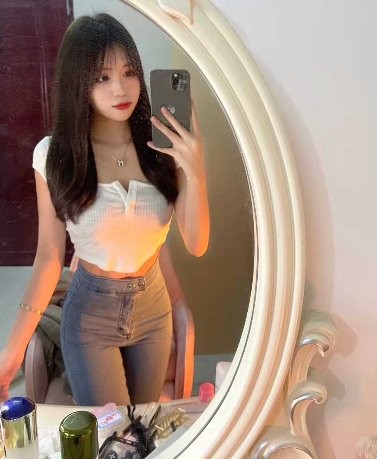 高贵优雅三点粉嫩的妹子