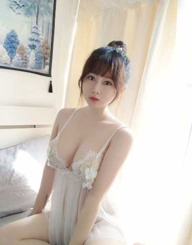 极品兼职小Sao女，身材爆灯屁股很翘，服务走心 放得开